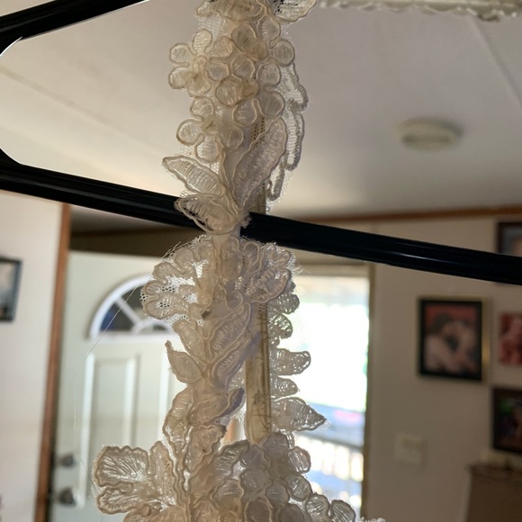 Size 10 ivory wedding gown - Picture 6 of 8